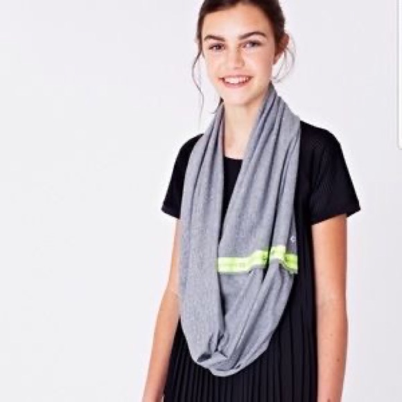 Ivivva wrap scarf - Picture 1 of 2